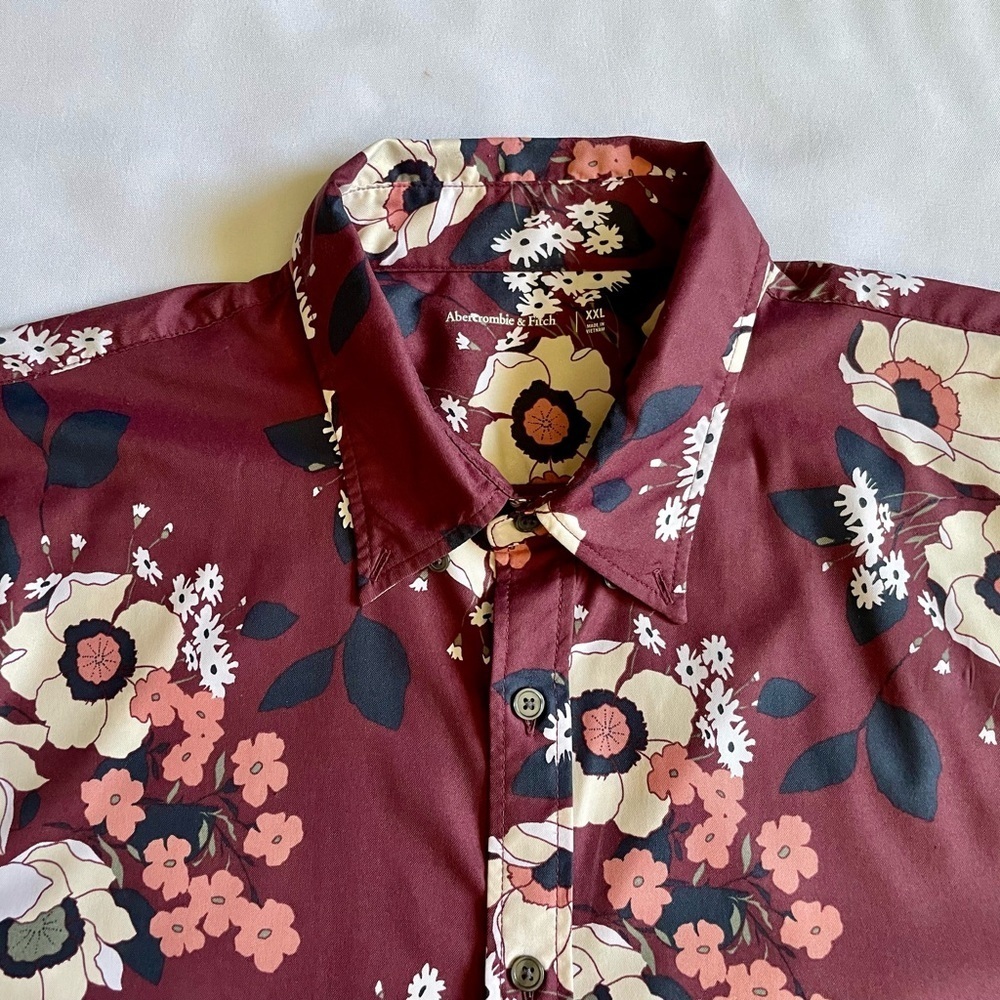 Abercrombie & Fitch Men’s Hawaiian Shirt Maroon Floral Size 2XL Short Sleeve - Picture 2 of 6